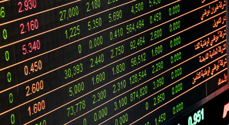 stocks-vs-real-estate-investing