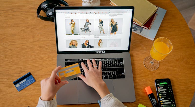 enclosed-malls-e-commerce-comparison